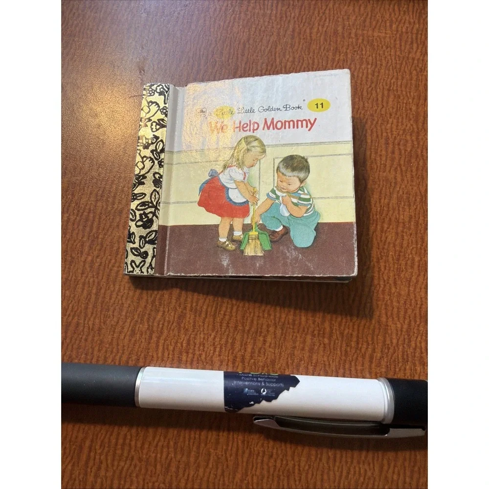 Miniature Little Little Golden Book:We Help Mommy‎ #11 Pictures by Eloise Wilkin